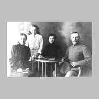 031-0016 Die Familie Naujok aus Gross Ponnau 1918..jpg